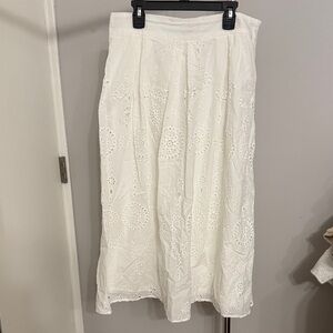 Women’s large white eyelet midi skirt lined EUC elastic waist and side zipper